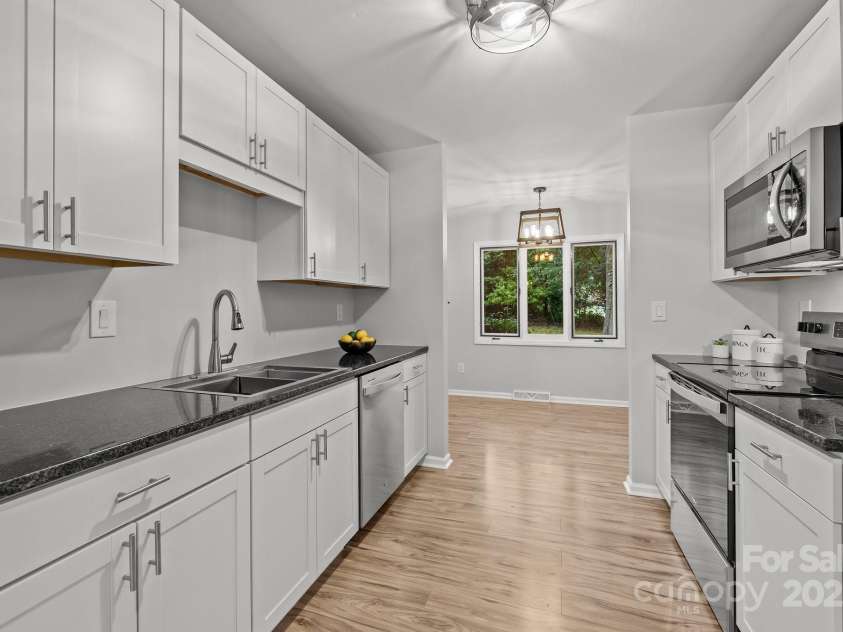 13446 Idlefield Lane, Matthews, NC 28105.  MLS# CAR4260838, YatesRealty ID 22726. 