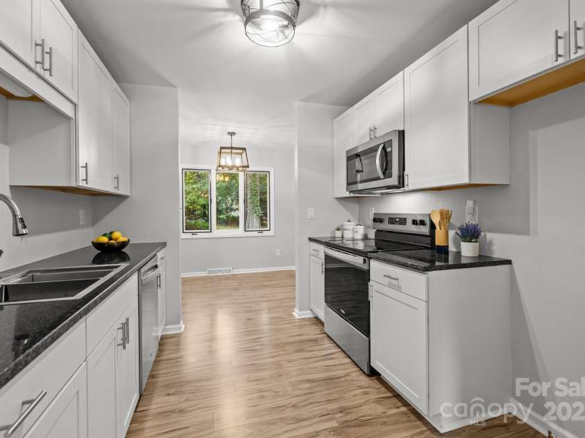 13446 Idlefield Lane, Matthews, NC 28105.  MLS# CAR4260838, YatesRealty ID 22726. 