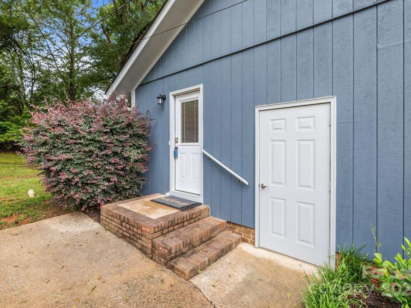 13446 Idlefield Lane, Matthews, NC 28105.  MLS# CAR4260838, YatesRealty ID 22726. 