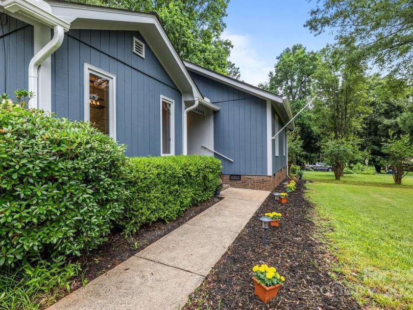 13446 Idlefield Lane, Matthews, NC 28105.  MLS# CAR4260838, YatesRealty ID 22726. 