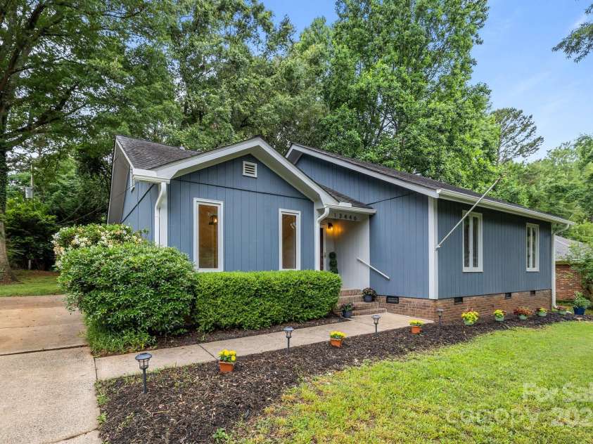 13446 Idlefield Lane, Matthews, NC 28105.  MLS# CAR4260838, YatesRealty ID 22726. 