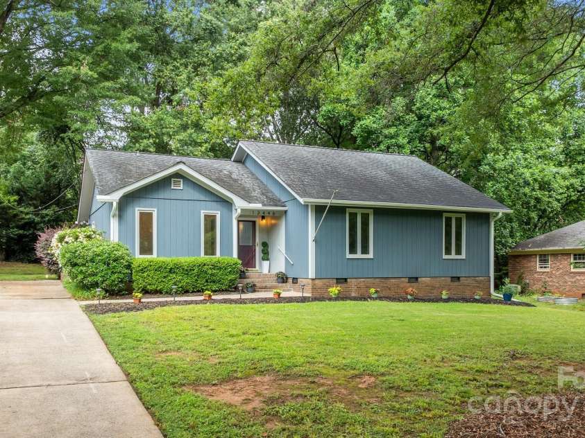 13446 Idlefield Lane, Matthews, NC 28105.  MLS# CAR4260838, YatesRealty ID 22726. 