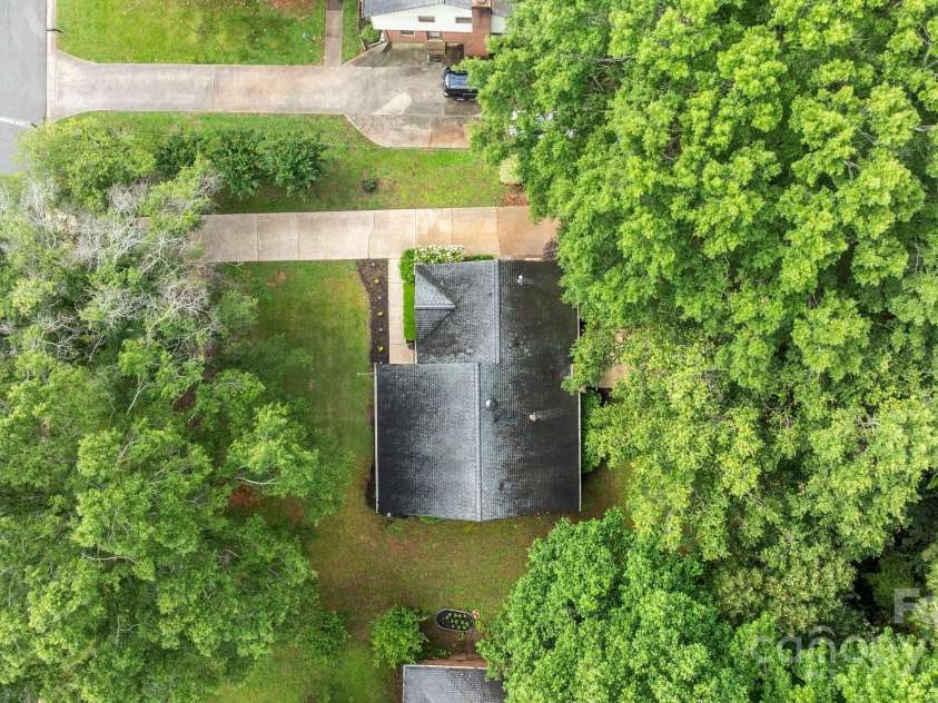 13446 Idlefield Lane, Matthews, NC 28105.  MLS# CAR4260838, YatesRealty ID 22726. 