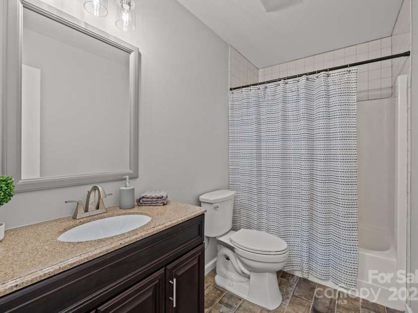 13446 Idlefield Lane, Matthews, NC 28105.  MLS# CAR4260838, YatesRealty ID 22726. Full bath