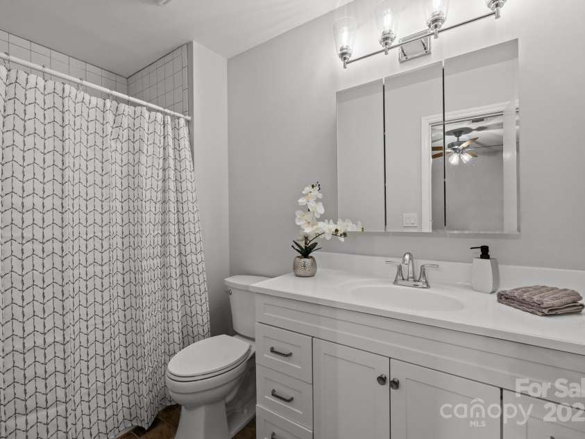 13446 Idlefield Lane, Matthews, NC 28105.  MLS# CAR4260838, YatesRealty ID 22726. Primary ensuite bath