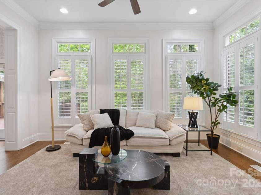 1806 Asbury Hall Court, Charlotte, NC 28209.  MLS# CAR4265884, YatesRealty ID 22727. Bright and airy sunroom with 3.5
