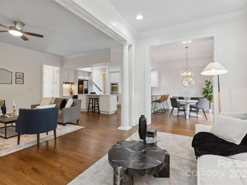 1806 Asbury Hall Court, Charlotte, NC 28209.  MLS# CAR4265884, YatesRealty ID 22727. Open concept floor plan seamlessly flows between kitchen, living room, sunroom, and breakfast room.