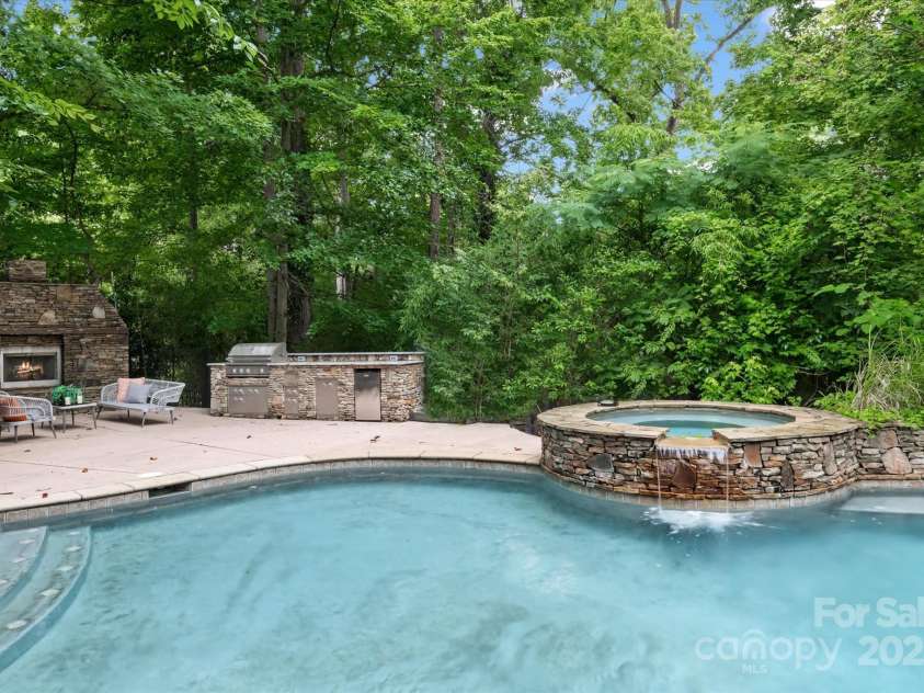 1806 Asbury Hall Court, Charlotte, NC 28209.  MLS# CAR4265884, YatesRealty ID 22727. Outdoor kitchen built in 2020