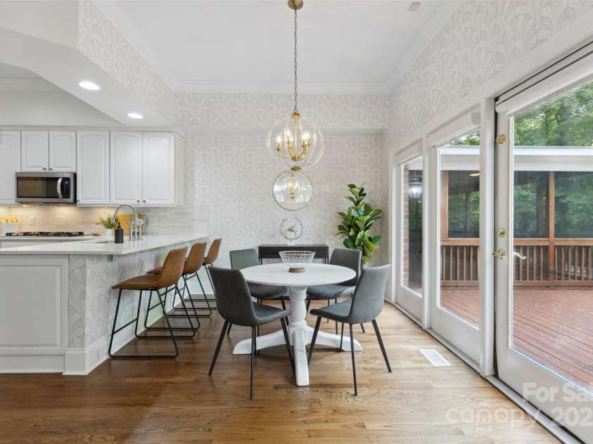 1806 Asbury Hall Court, Charlotte, NC 28209.  MLS# CAR4265884, YatesRealty ID 22727. Quartz countertops installed summer 2024