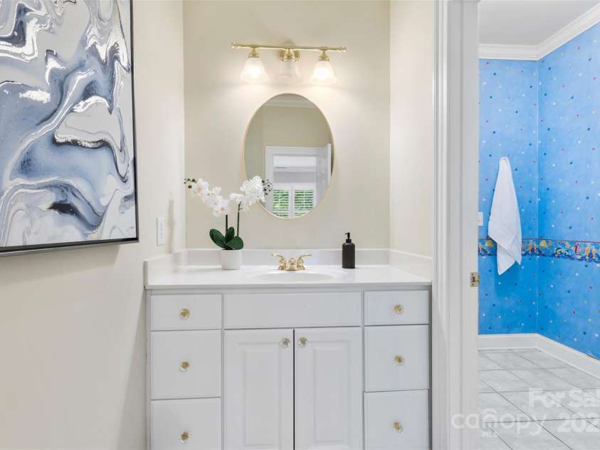 1806 Asbury Hall Court, Charlotte, NC 28209.  MLS# CAR4265884, YatesRealty ID 22727. Upstairs Jack and Jill bathroom with separate vanities on either side