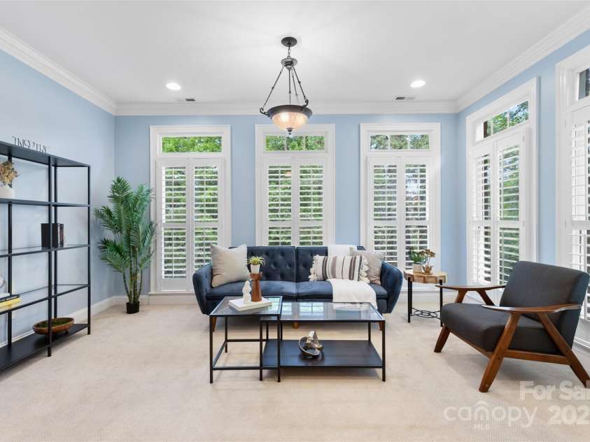 1806 Asbury Hall Court, Charlotte, NC 28209.  MLS# CAR4265884, YatesRealty ID 22727. Upstairs primary bedroom with sitting room and ensuite bath.