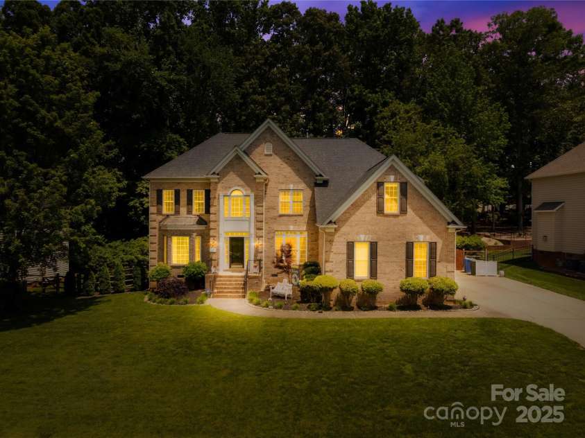 122 Laurel Glen Drive, Mooresville, NC 28115.  MLS# CAR4266976, YatesRealty ID 22728. 