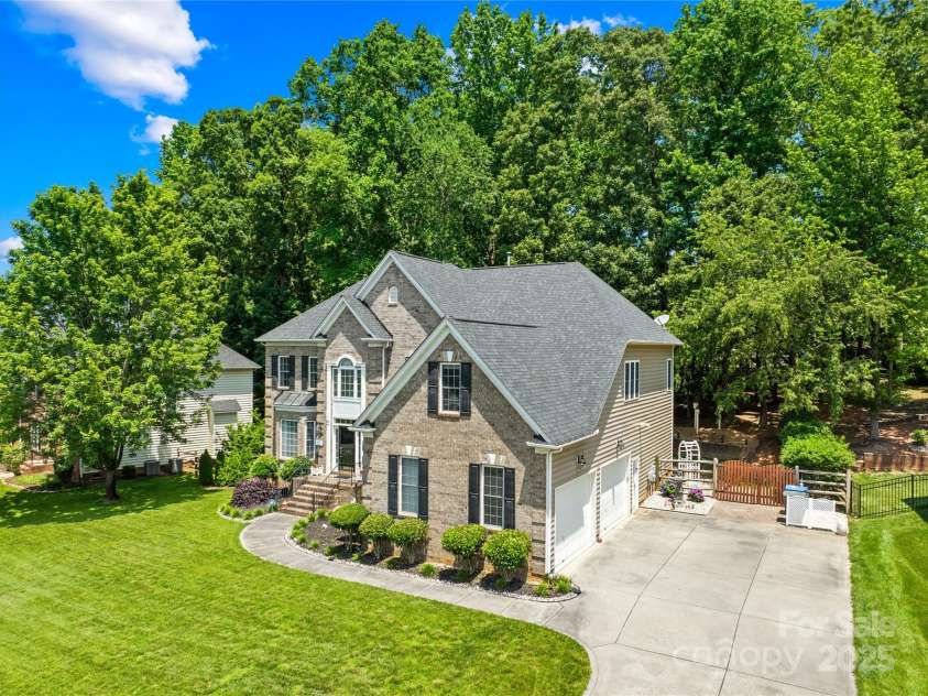 122 Laurel Glen Drive, Mooresville, NC 28115.  MLS# CAR4266976, YatesRealty ID 22728. 