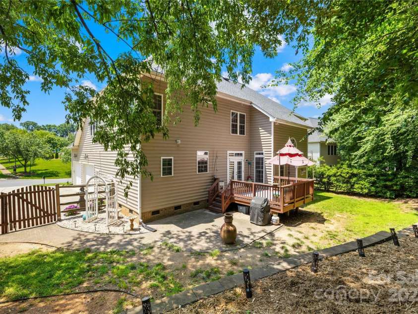 122 Laurel Glen Drive, Mooresville, NC 28115.  MLS# CAR4266976, YatesRealty ID 22728. 