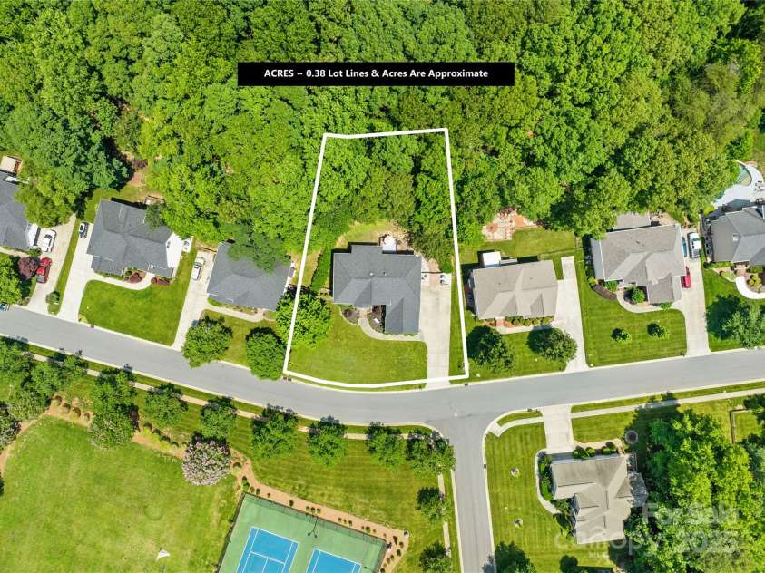 122 Laurel Glen Drive, Mooresville, NC 28115.  MLS# CAR4266976, YatesRealty ID 22728. 