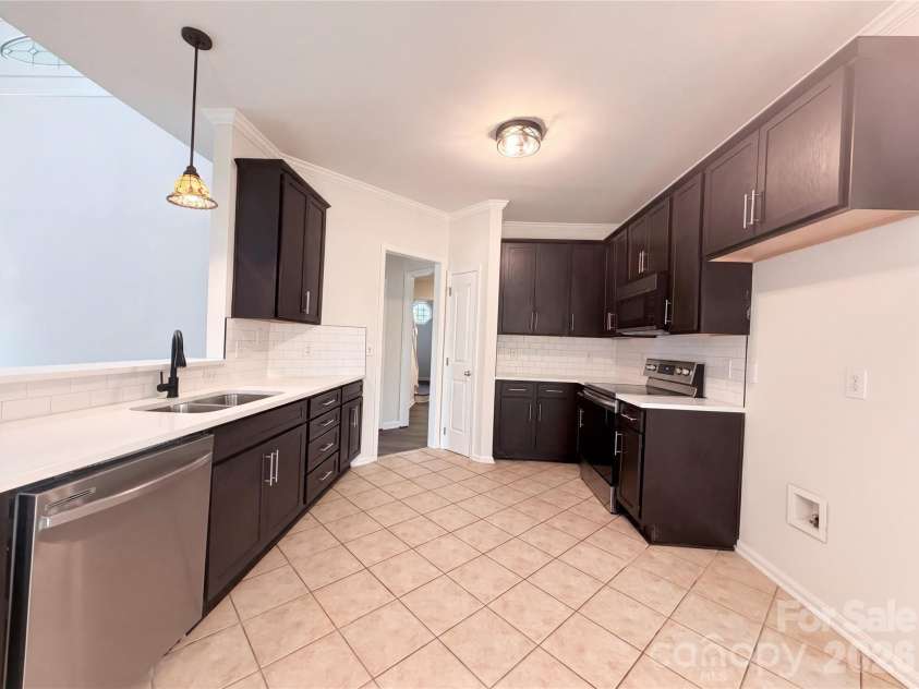 17206 Shadow Bark Drive, Cornelius, NC 28031.  MLS# CAR4378472, YatesRealty ID 22728. 