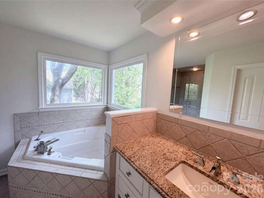 17206 Shadow Bark Drive, Cornelius, NC 28031.  MLS# CAR4378472, YatesRealty ID 22728. 