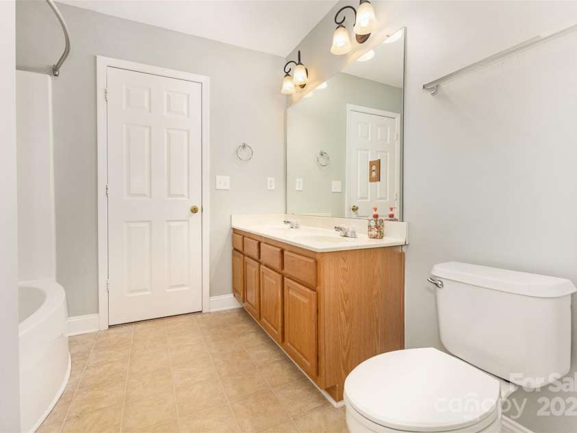 237 Lylic Woods Drive, Fort Mill, SC 29715.  MLS# CAR4268225, YatesRealty ID 22729. 