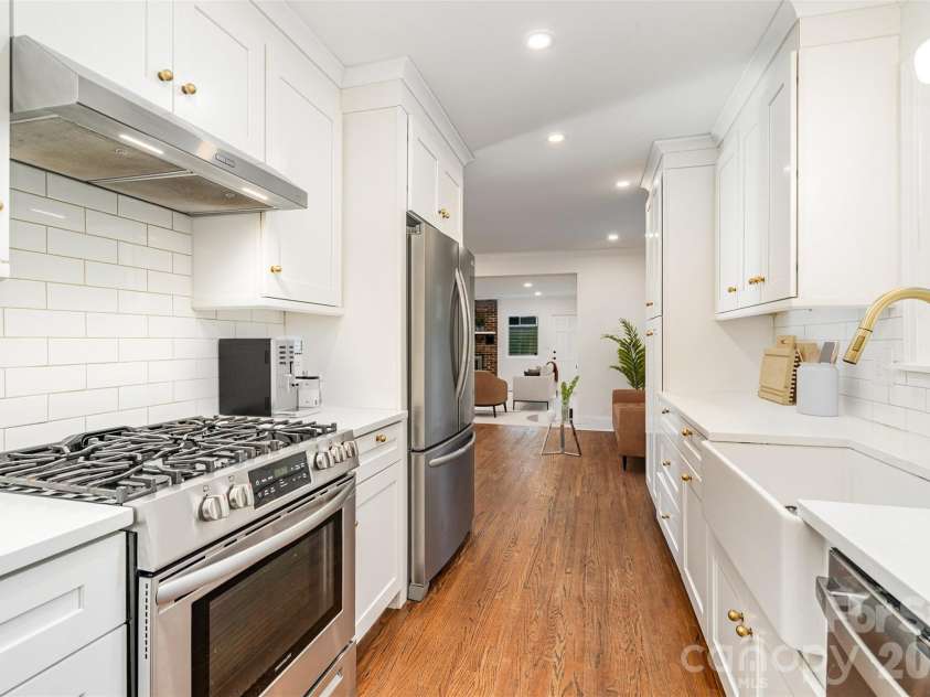1118 Jenkins Drive, Charlotte, NC 28212.  MLS# CAR4314776, YatesRealty ID 2273. 