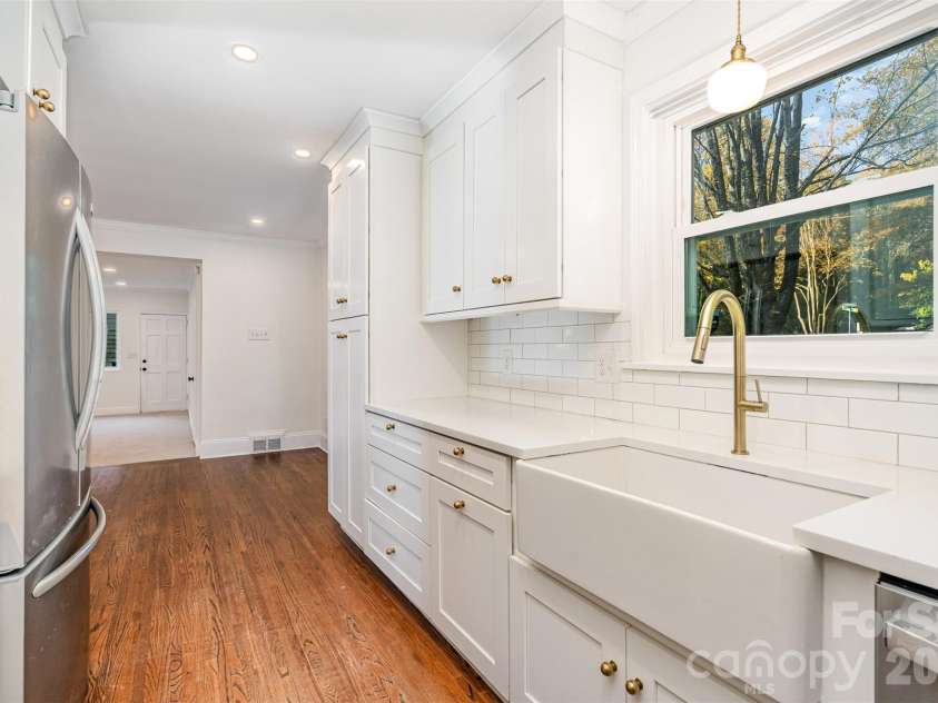 1118 Jenkins Drive, Charlotte, NC 28212.  MLS# CAR4314776, YatesRealty ID 2273. 