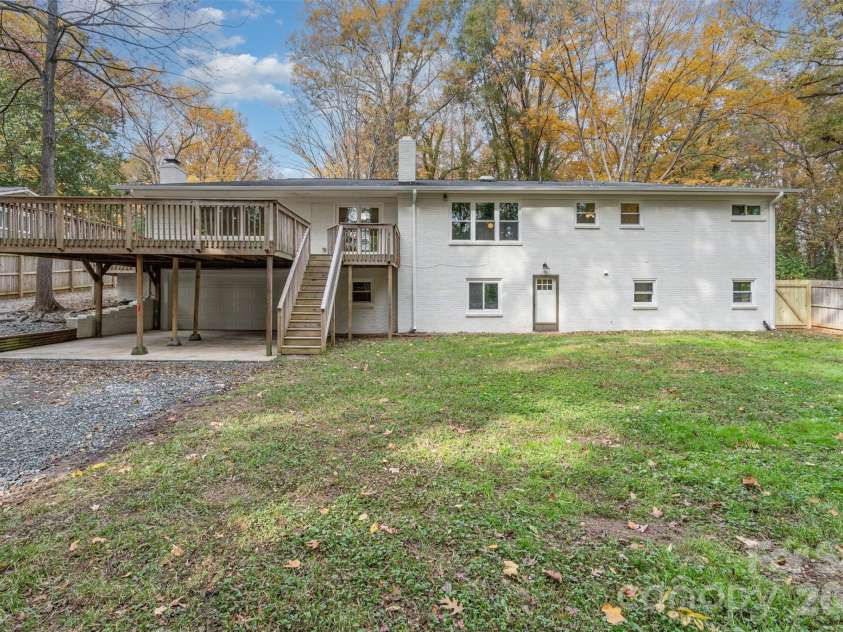 1118 Jenkins Drive, Charlotte, NC 28212.  MLS# CAR4314776, YatesRealty ID 2273. Large Flat backyard 