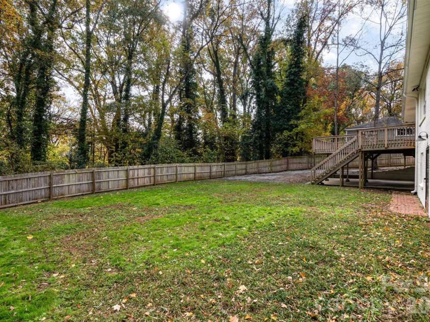 1118 Jenkins Drive, Charlotte, NC 28212.  MLS# CAR4314776, YatesRealty ID 2273. Large Flat Backyard