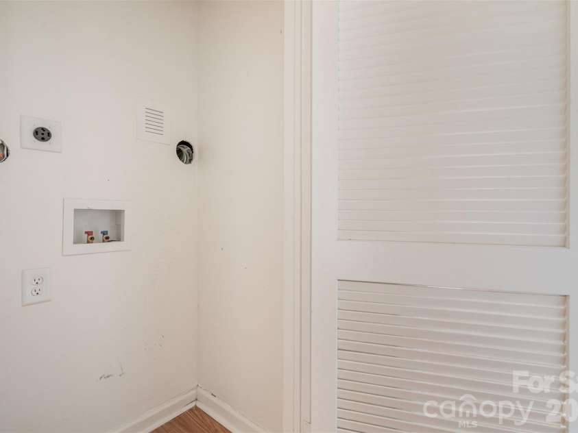 1118 Jenkins Drive, Charlotte, NC 28212.  MLS# CAR4314776, YatesRealty ID 2273. Laundry Hook ups for stackable Wahs Dryer