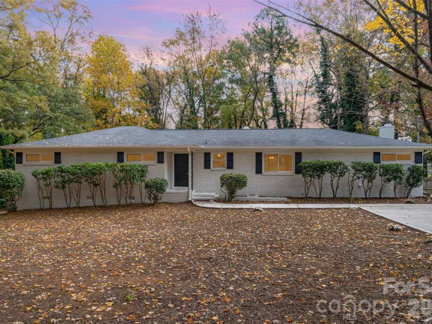 1118 Jenkins Drive, Charlotte, NC 28212.  MLS# CAR4314776, YatesRealty ID 2273. Welcome Home