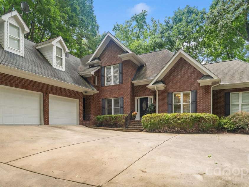 23 Tanglewood Road, Clover, SC 29710.  MLS# CAR4270527, YatesRealty ID 22730. 