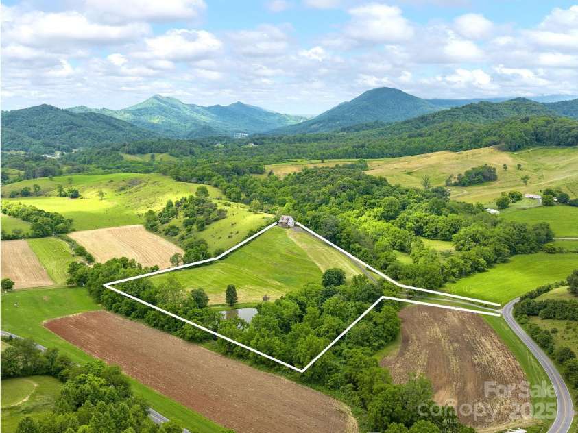 132 Rabbit Ham Road, Leicester, NC 28748.  MLS# CAR4270318, YatesRealty ID 22731. 