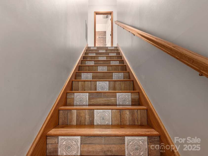 132 Rabbit Ham Road, Leicester, NC 28748.  MLS# CAR4270318, YatesRealty ID 22731. 