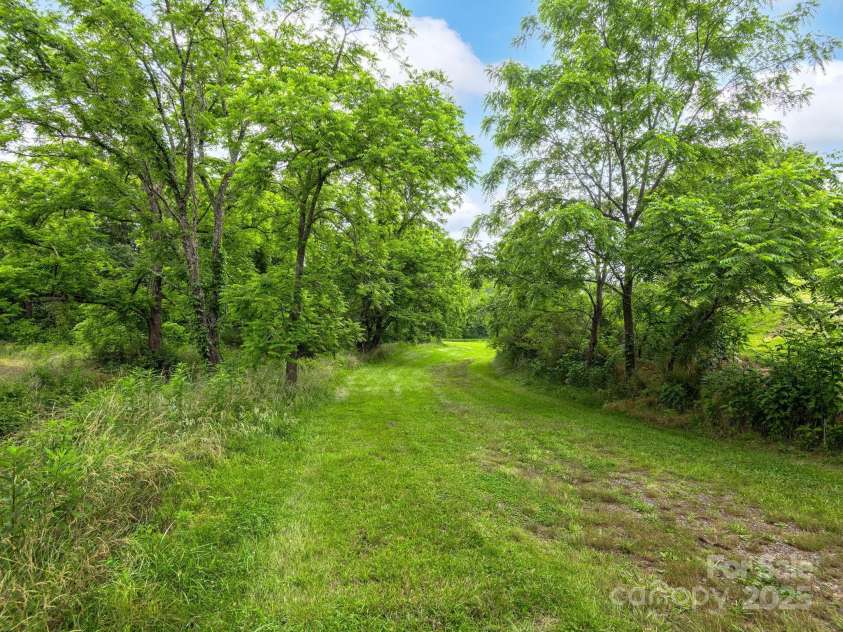 132 Rabbit Ham Road, Leicester, NC 28748.  MLS# CAR4270318, YatesRealty ID 22731. 