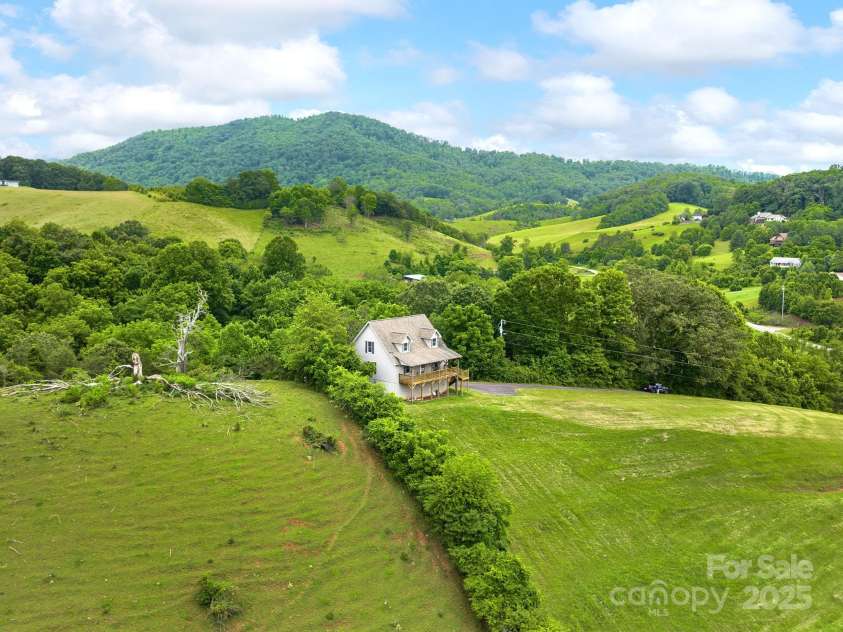 132 Rabbit Ham Road, Leicester, NC 28748.  MLS# CAR4270318, YatesRealty ID 22731. 