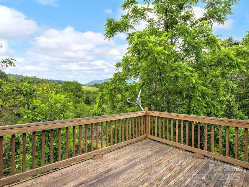 132 Rabbit Ham Road, Leicester, NC 28748.  MLS# CAR4270318, YatesRealty ID 22731. Back deck accessed from Kitchen