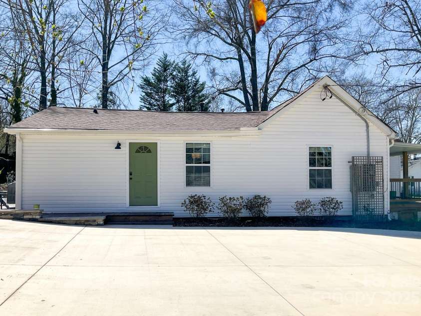 6 Littlefield Street, Inman, SC 29349.  MLS# CAR4234138, YatesRealty ID 22732. 