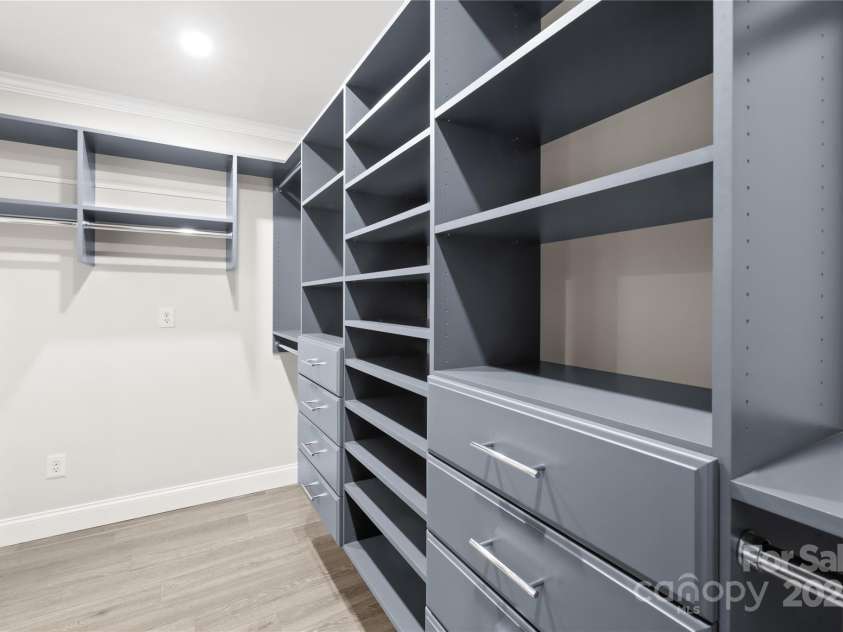 158 Regency Road, Mooresville, NC 28117.  MLS# CAR4242113, YatesRealty ID 22733. Custom walk-in closet off primary bathroom