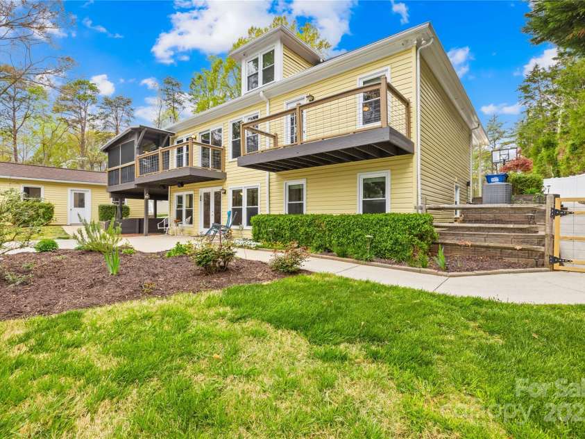 158 Regency Road, Mooresville, NC 28117.  MLS# CAR4242113, YatesRealty ID 22733. Don't let the front of this home fool you, this house is huge!