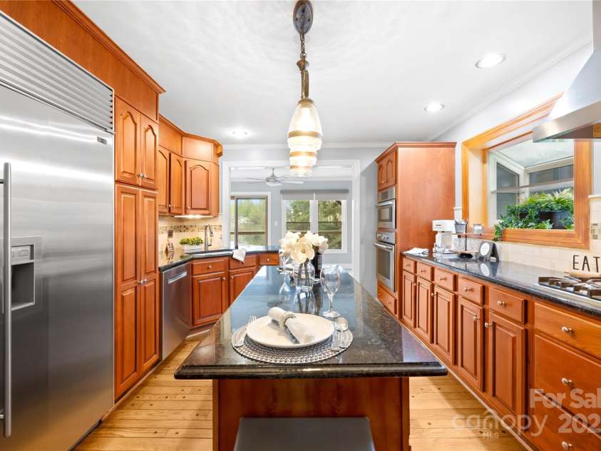 158 Regency Road, Mooresville, NC 28117.  MLS# CAR4242113, YatesRealty ID 22733. Viking gas cooktop, Thermador Oven and more