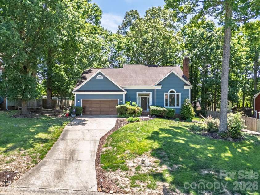 2133 Highland View Lane, Charlotte, NC 28214.  MLS# CAR4372769, YatesRealty ID 22734. 