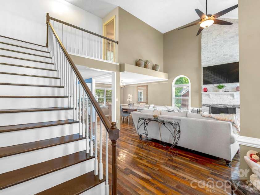 2133 Highland View Lane, Charlotte, NC 28214.  MLS# CAR4372769, YatesRealty ID 22734. 