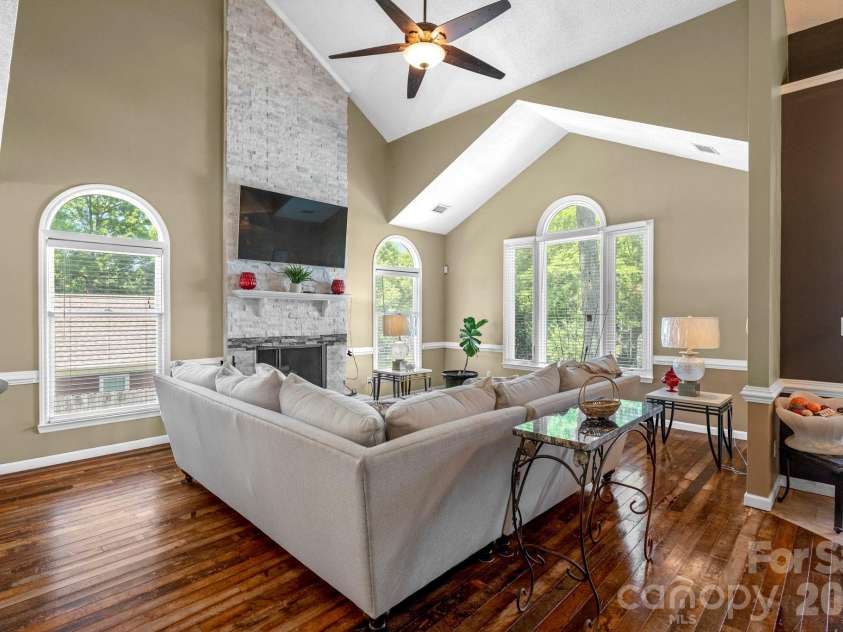 2133 Highland View Lane, Charlotte, NC 28214.  MLS# CAR4372769, YatesRealty ID 22734. 