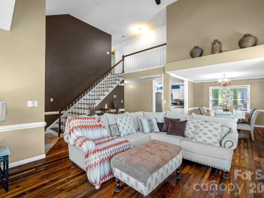 2133 Highland View Lane, Charlotte, NC 28214.  MLS# CAR4372769, YatesRealty ID 22734. 