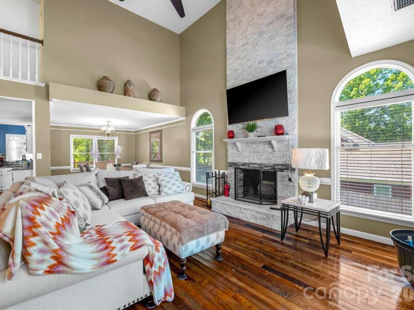 2133 Highland View Lane, Charlotte, NC 28214.  MLS# CAR4372769, YatesRealty ID 22734. 