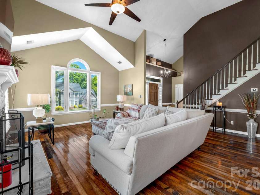 2133 Highland View Lane, Charlotte, NC 28214.  MLS# CAR4372769, YatesRealty ID 22734. 