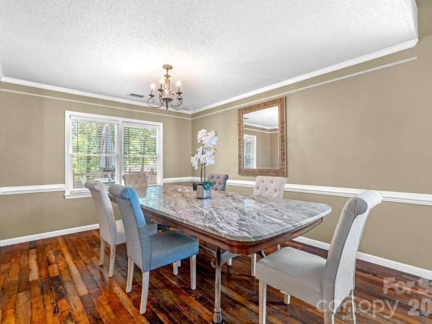 2133 Highland View Lane, Charlotte, NC 28214.  MLS# CAR4372769, YatesRealty ID 22734. 