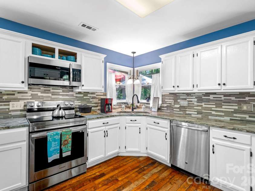 2133 Highland View Lane, Charlotte, NC 28214.  MLS# CAR4372769, YatesRealty ID 22734. 