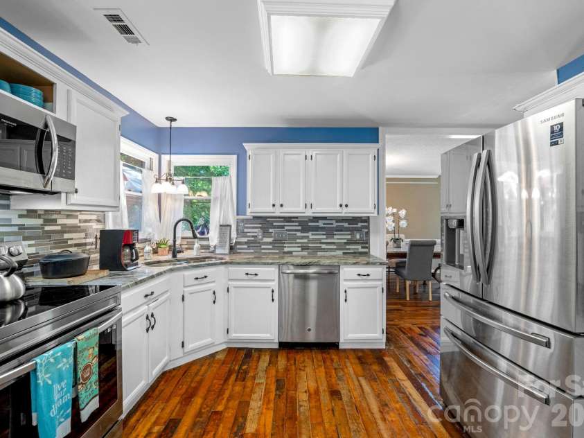 2133 Highland View Lane, Charlotte, NC 28214.  MLS# CAR4372769, YatesRealty ID 22734. 