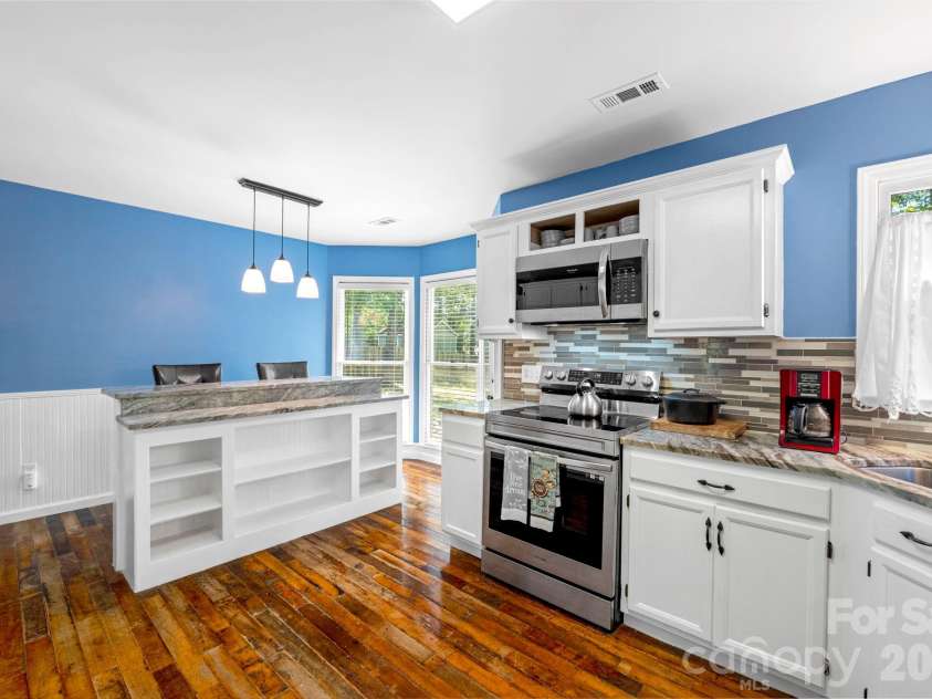2133 Highland View Lane, Charlotte, NC 28214.  MLS# CAR4372769, YatesRealty ID 22734. 