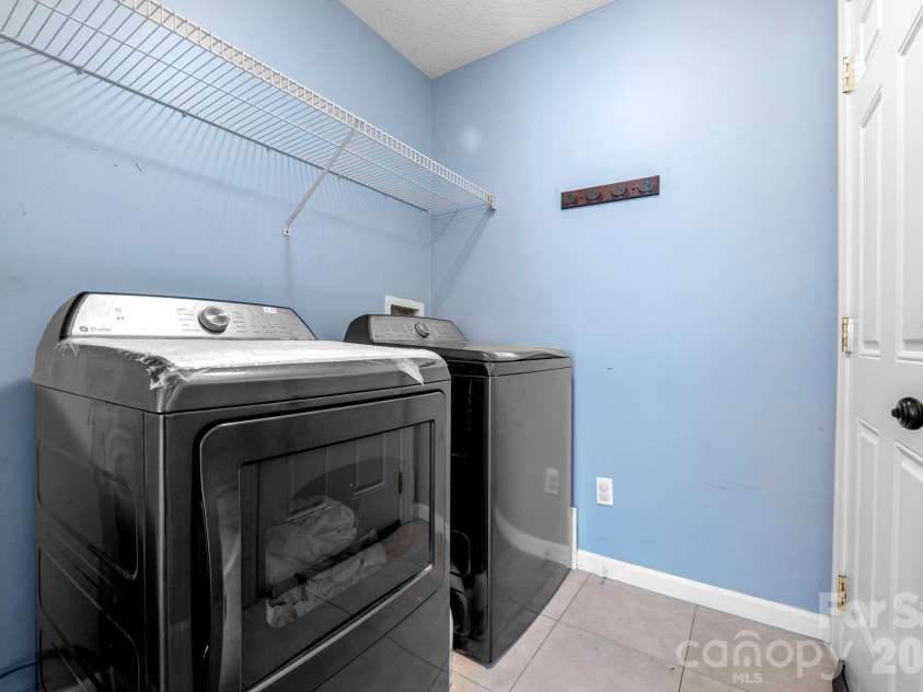 2133 Highland View Lane, Charlotte, NC 28214.  MLS# CAR4372769, YatesRealty ID 22734. 