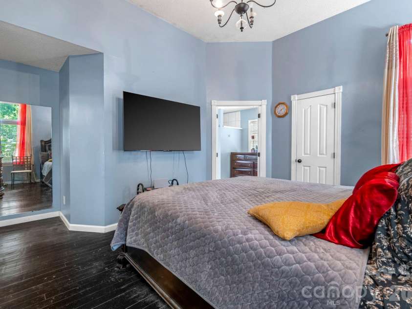 2133 Highland View Lane, Charlotte, NC 28214.  MLS# CAR4372769, YatesRealty ID 22734. 